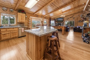 Basic Cabin | Private kitchen - Moon Bear Lodge (Big Bear City)