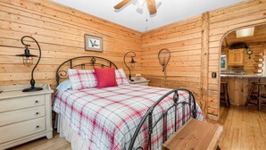 Basic Cabin - Moon Bear Lodge (Big Bear City)