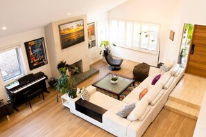 Télévision, cheminée