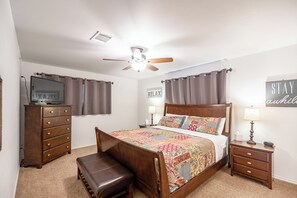 3 makuuhuonetta, silitysrauta/-lauta, ilmainen Wi-Fi, vuodevaatteet