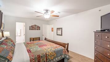 3 bedrooms, desk, iron/ironing board, travel crib