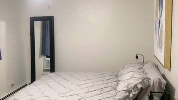 2 habitaciones, escritorio, tabla de planchar con plancha y wifi