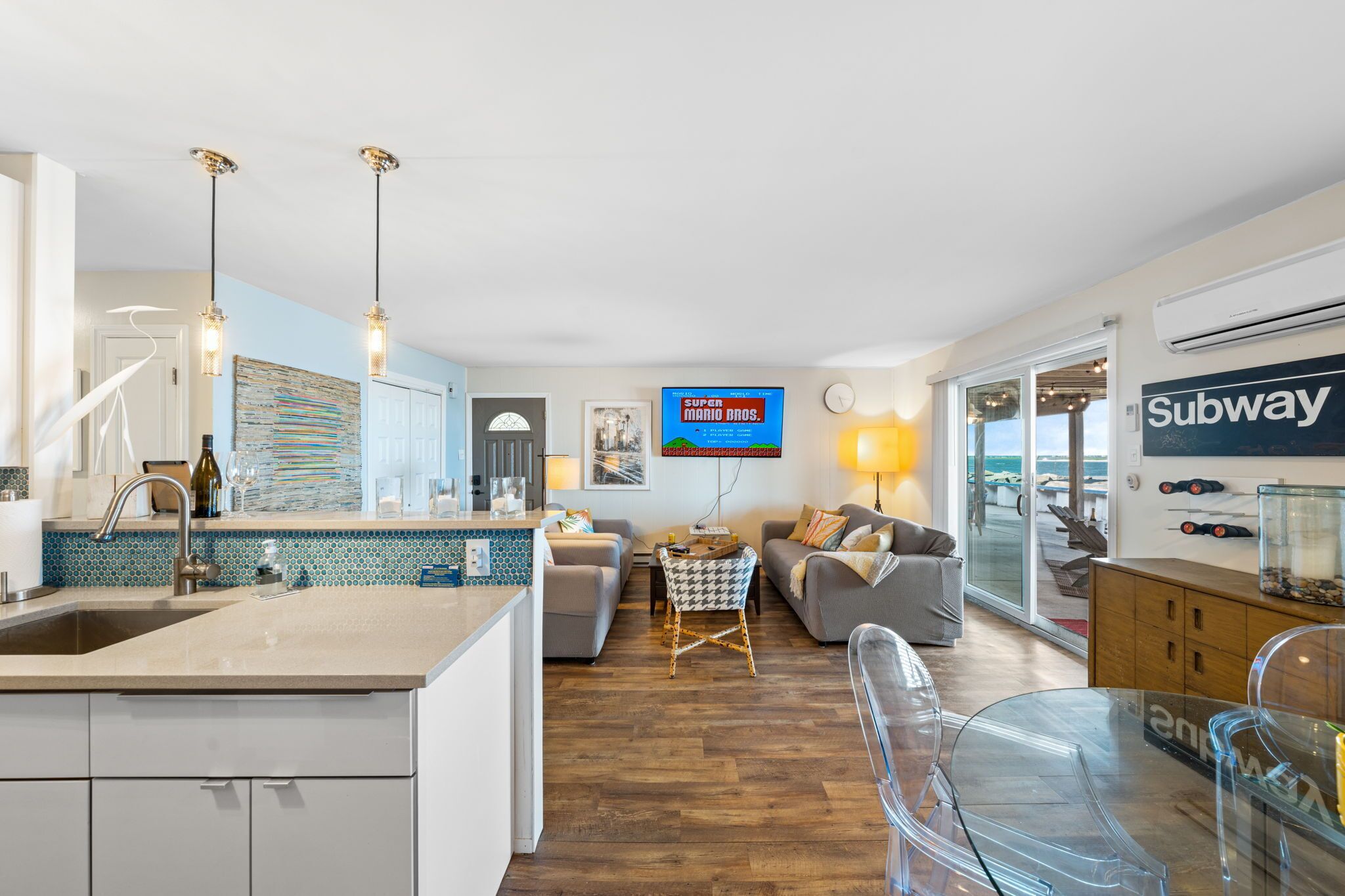 Deluxe Condo | Dining room