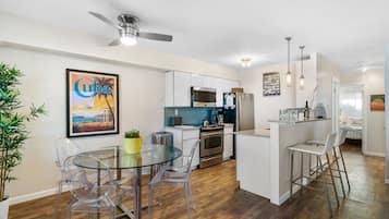 Deluxe Condo | Living area | Smart TV, video-game console, Netflix, Hulu
