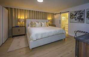 3 bedrooms, iron/ironing board, WiFi, bed sheets - Hidden Gem in Fort Lauderdale area! Beautiful 3 BDR/2 BATH centrally located! (Oakland Park)