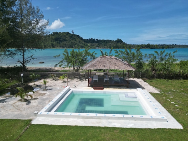 Outdoor pool - Simeulue Surf Camp (Sinabang)