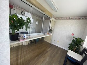 Reception - Royal Inn Motel (Fredericksburg)