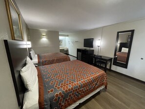 Deluxe Double Room | Individually furnished, desk, laptop workspace, iron/ironing board - Royal Inn Motel (Fredericksburg)