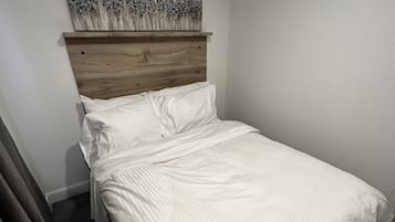 Chambre double avec cuisine et salle de bain communes | Free WiFi