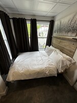 Chambre double avec cuisine et salle de bain communes