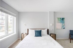 Apartment | 3 bedrooms, free WiFi, bed sheets - CozySuites TWO Stylish Apts Monument Cir (Indianapolis)