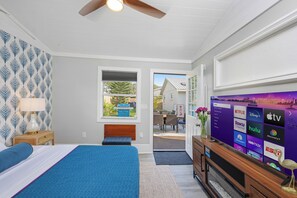 5 Schlafzimmer, Zimmersafe, Schreibtisch, Bügeleisen/Bügelbrett