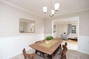 Dining - The Southern Mansion* Close to Everything (Huntsville)