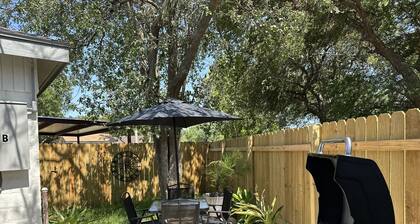 2-bedroom apartment just 4 minutes drive to Gladys Porter Zoo