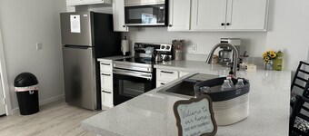 2-bedroom apartment just 4 minutes drive to Gladys Porter Zoo