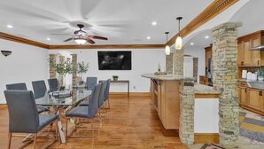 Casa, accessibile ai disabili | 6 camere, una scrivania