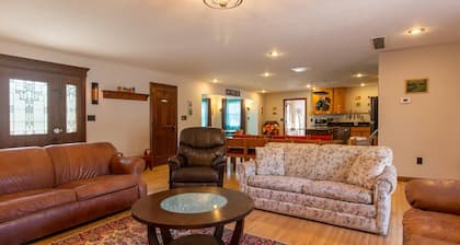 Private Retreat w Pool Hot Tub and Dining Hall