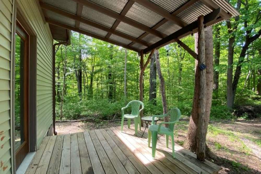 Private Retreat w Pool Hot Tub and Dining Hall - Paragon, IN