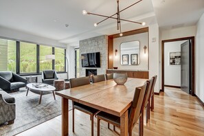 Condo, 2 Bedrooms | Dining
