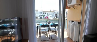 Charming apartment for rent in Empuriabrava, Costa Brava. 2 bedrooms, capacity for 4 people. Book now!