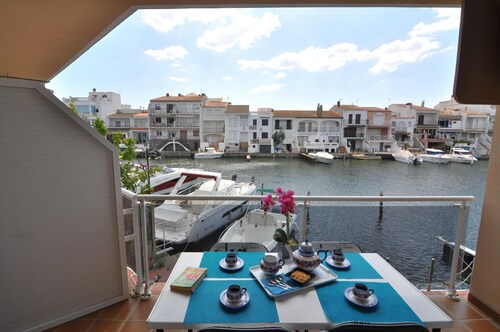 Charmant appartement à louer à Empuriabrava, Costa Brava. 2 chambres, capacité pour 4 personnes. Reserve maintenant!