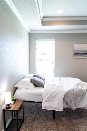 3 bedrooms, desk, iron/ironing board, travel crib