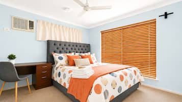 3 bedrooms, iron/ironing board, WiFi, bed sheets