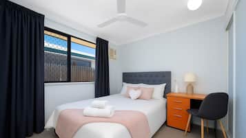 3 bedrooms, iron/ironing board, WiFi, bed sheets