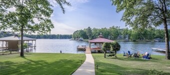 NEW OWNERS: Family Lakefront Retreat: huge dock/kayak/fish/fire pit/amenities