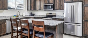 Beautiful home at Bear Lake sleeps 20+ with access to Ideal Beach included