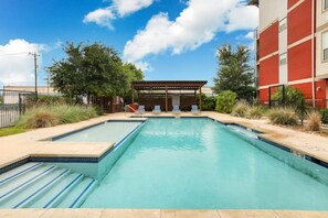 Pool - Private 2BR APT Downtown w Pool (San Antonio)