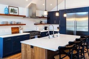 Kühlschrank, Mikrowelle, Ofen, Geschirrspüler