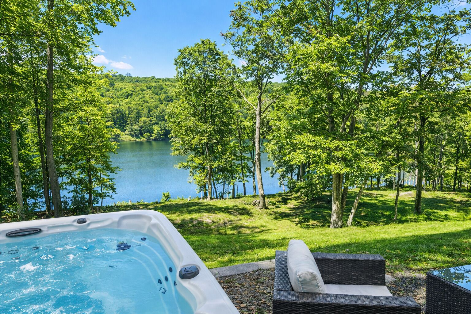Outdoor spa tub