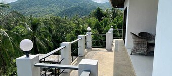 Penthouse Seaview Apartment - 3 Bedroom, Sleeps up to 8