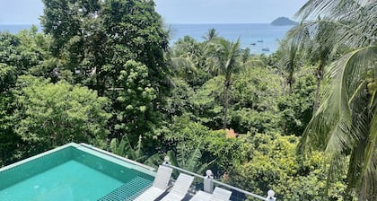 Penthouse Seaview Apartment - 3 Bedroom, Sleeps up to 8