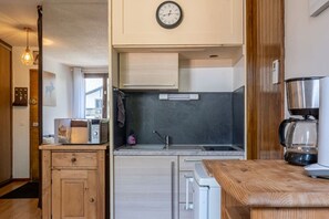 Fridge, microwave, coffee/tea maker, toaster