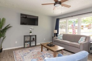 TV, offices - Pool, Fenced Yard, & Patio! Ventura Vista Retreat (Columbus)