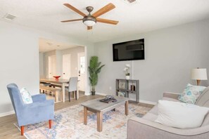 TV, offices - Pool, Fenced Yard, & Patio! Ventura Vista Retreat (Columbus)