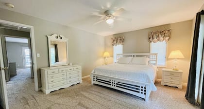 Spacious Condo w/Deck, Walk to Marina!