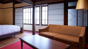 1 bedroom, in-room safe, individually decorated, individually furnished