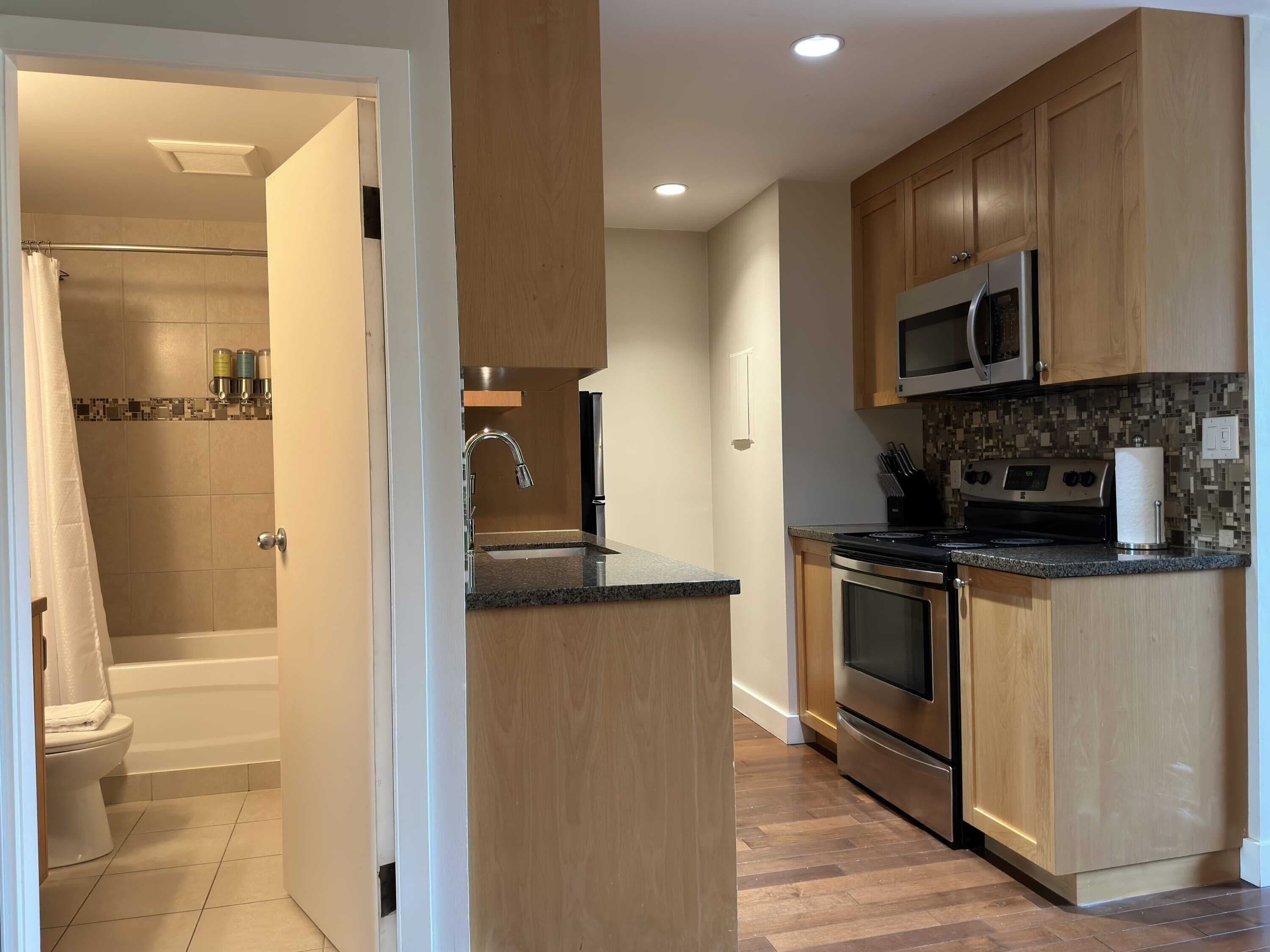 Geladeira, micro-ondas, fogão, cooktop