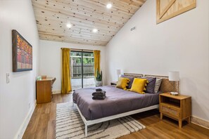 4 habitaciones, escritorio, tabla de planchar con plancha y wifi