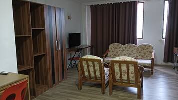 Suíte família | 1 quarto, escrivaninha, espaço de trabalho para notebook