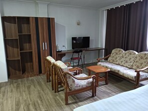 Family Suite | 1 bedroom, desk, laptop workspace, free WiFi