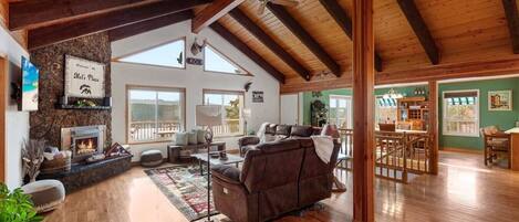 Smart TV, fireplace, stereo