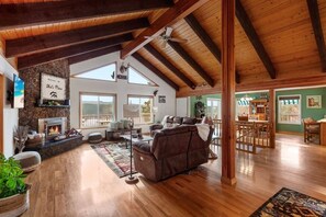 Smart TV, fireplace, stereo
