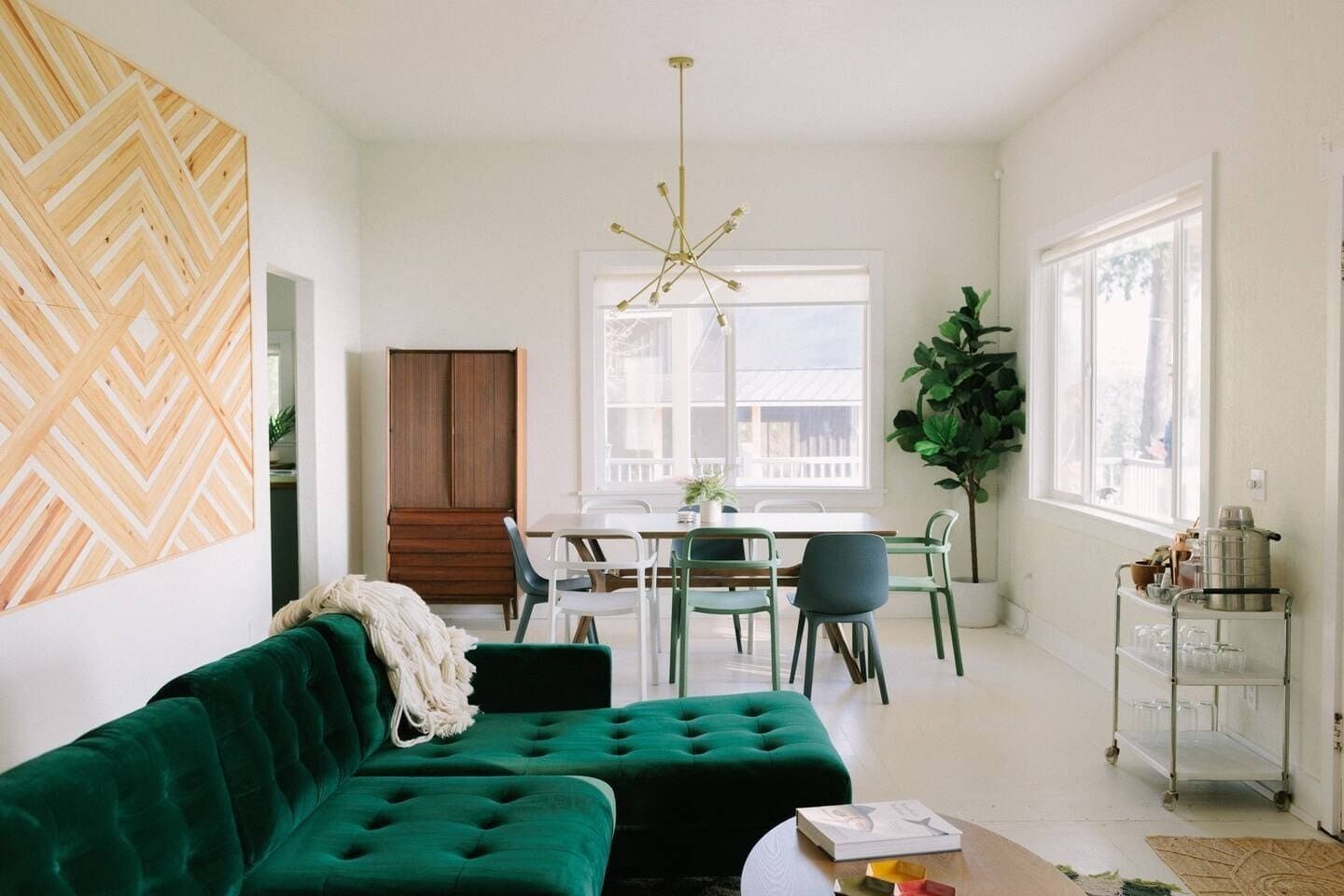 Smart TV, fireplace, stereo