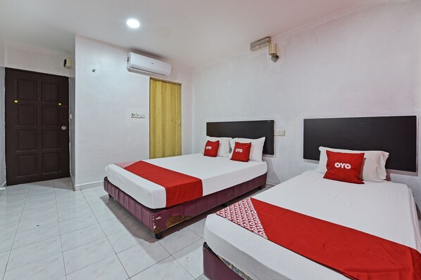 Family Suite | Desk, laptop workspace, free WiFi, bed sheets - OYO 90806 Rumah Tumpangan Laut Selatan (Johor Bahru)
