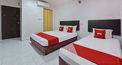 OYO 90806 Rumah Tumpangan Laut Selatan