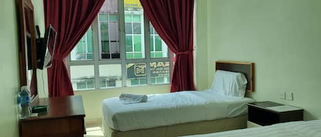 Deluxe Twin Room | Desk, laptop workspace, free WiFi, bed sheets
